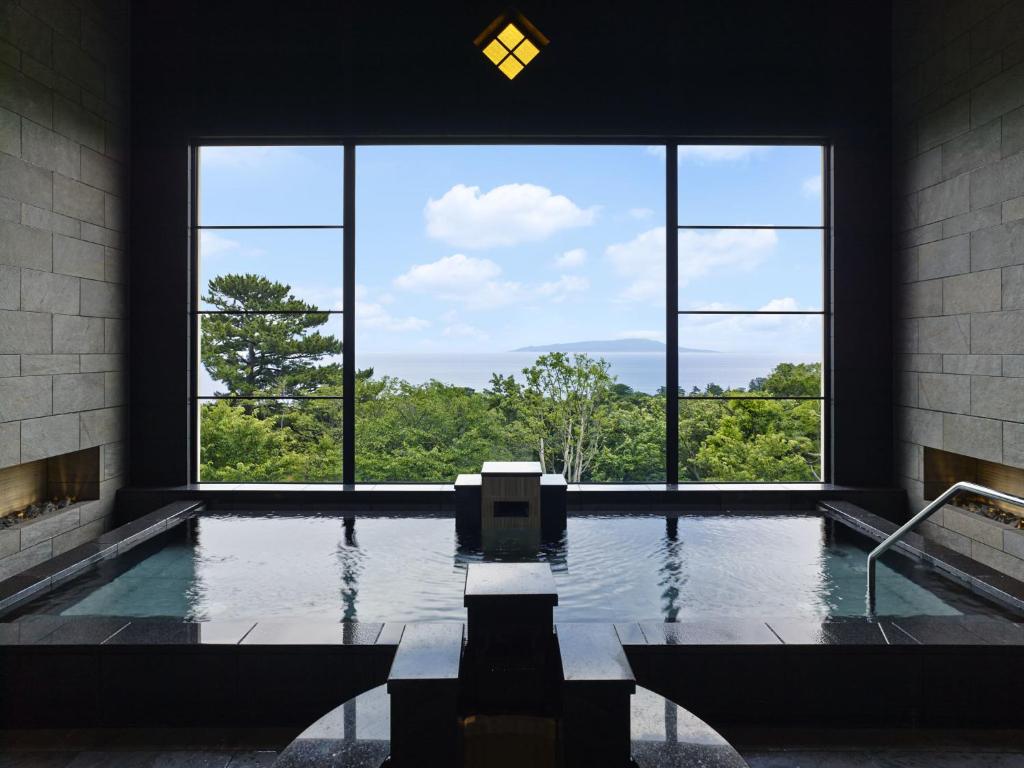 Kawana Hotel Onsen Bath View