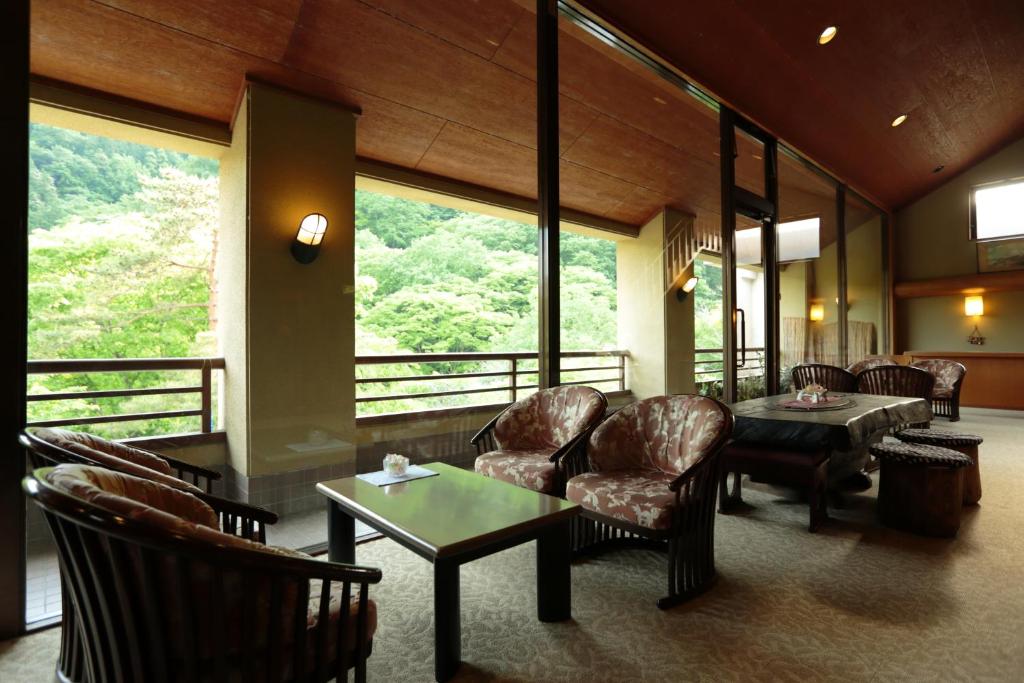 Kinseikan Seseragi Lounge With Forest View