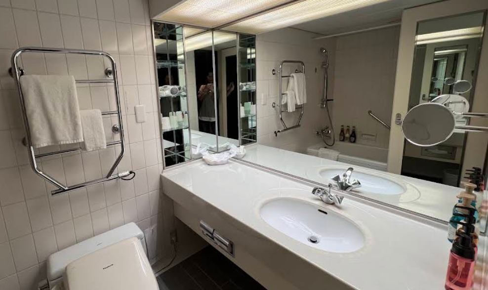Kiyosato Kogen Hotel Bathroom Vanity