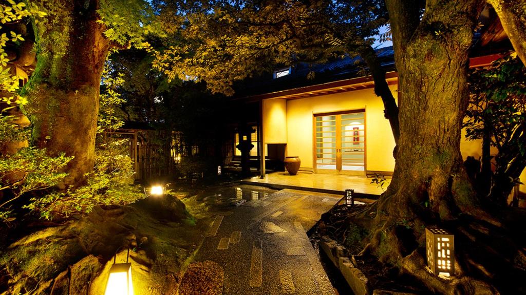 Kocho Ryokan Night Garden Entrance