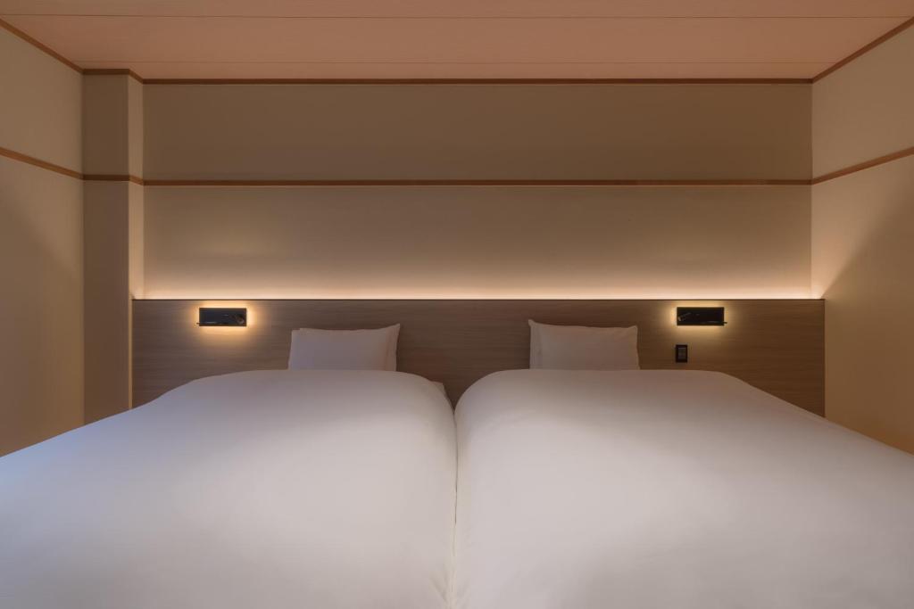 Komakusa Hotel Twin Bedroom