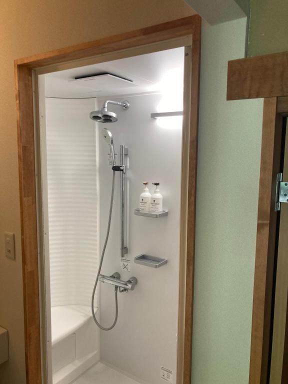Komatsuya Ryokan Shower Room
