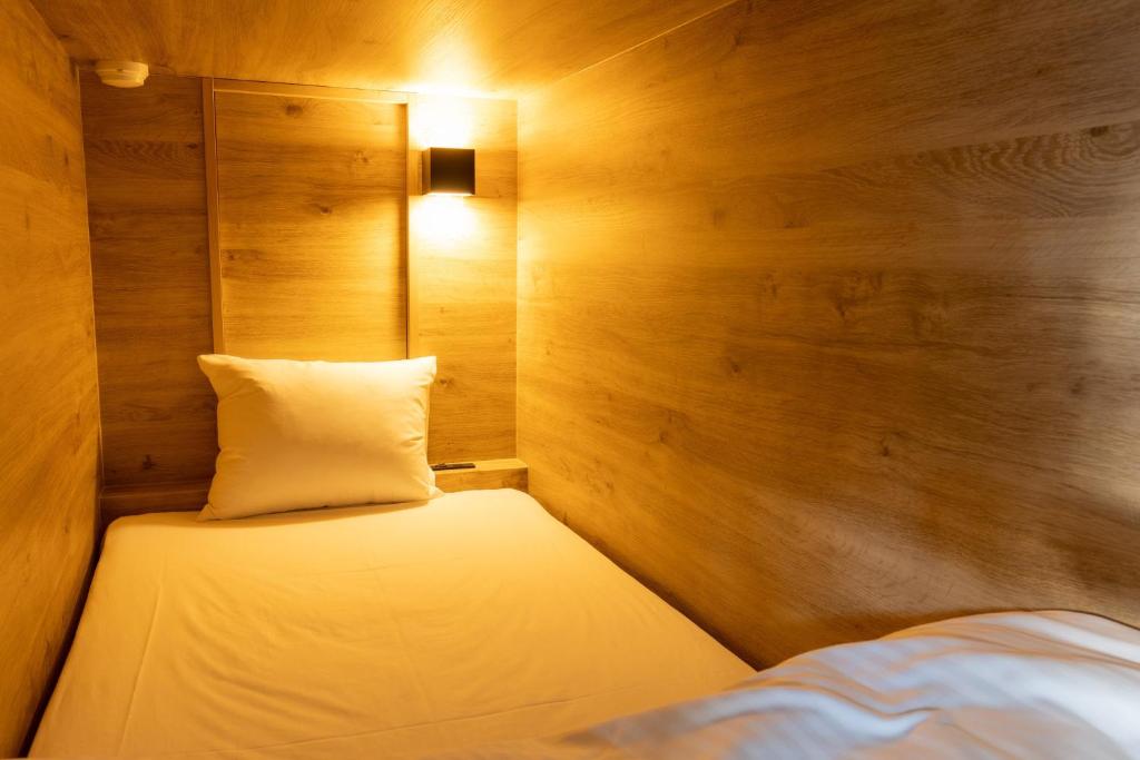 Kona Stay Izu Nagaoka Wooden Capsule Bed