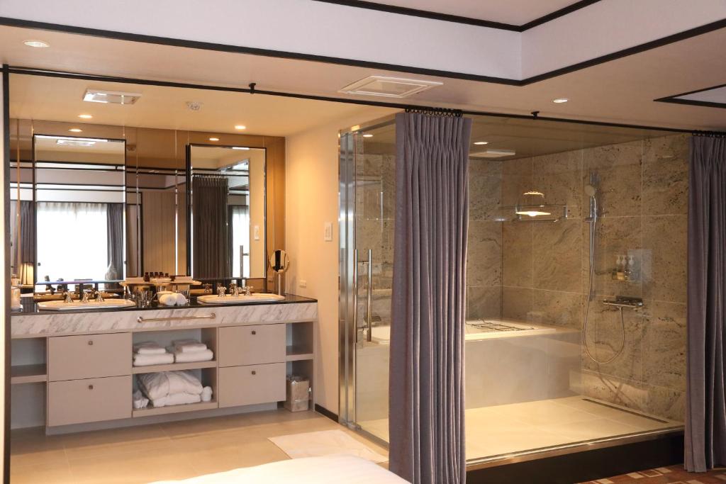 Konaya Hotel Open Air Bathroom