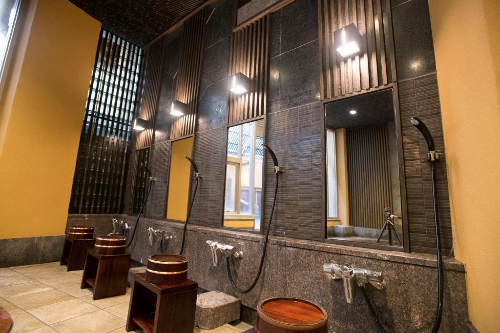 Konaya Hotel Public Bath Shower Area