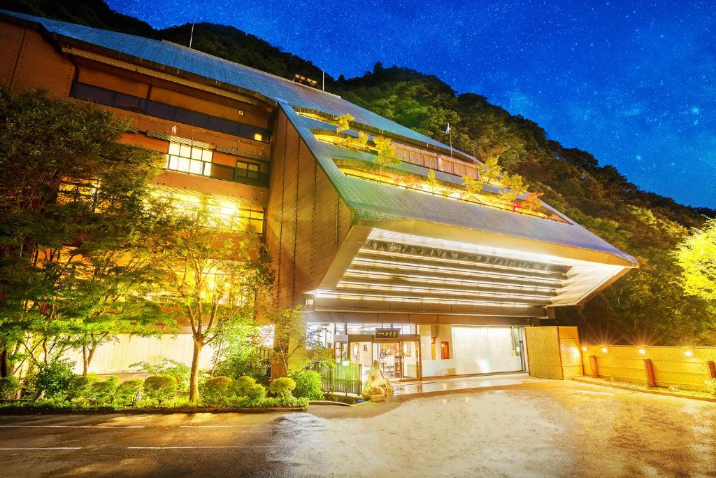 Konjakutei Ryokan Exterior Night