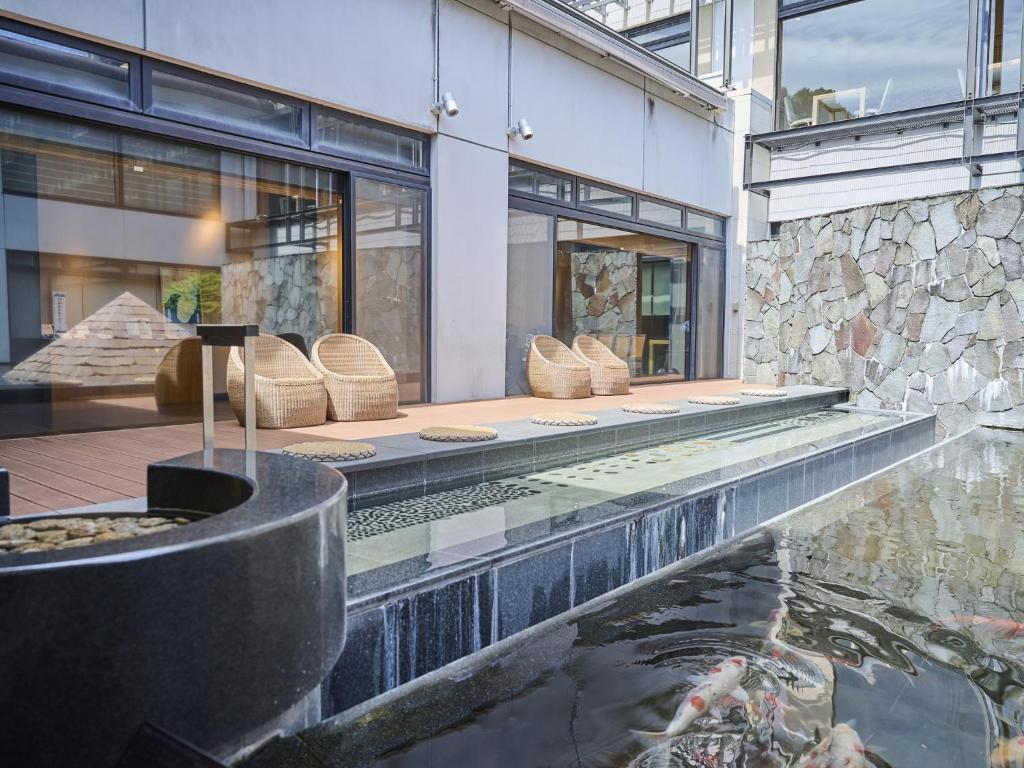 Laforet Ito Onsen Yunoniwa Koi Pond
