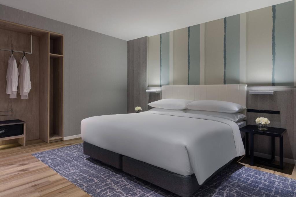 Lake Biwa Marriott Hotel Bedroom
