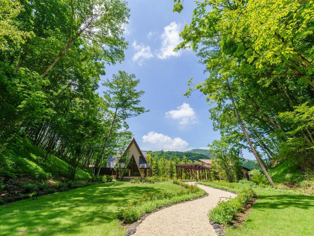 Le Grand Karuizawa Hotel Resort Garden Path
