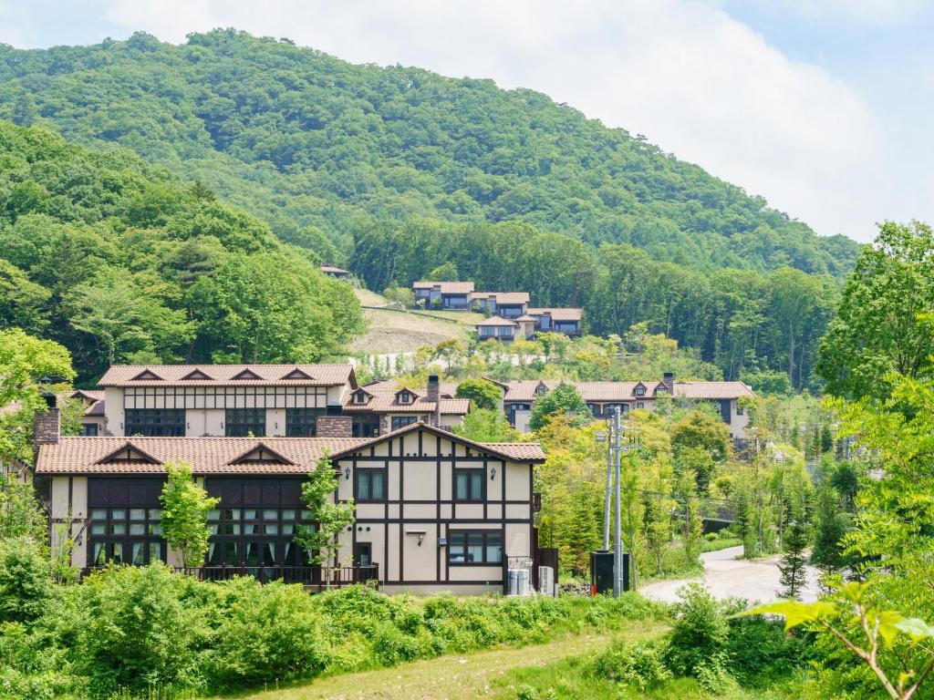 Le Grand Karuizawa Hotel Resort Mountain View Exterior
