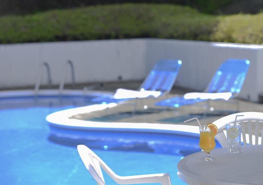 Le Nessa Akazawa Poolside Drinks