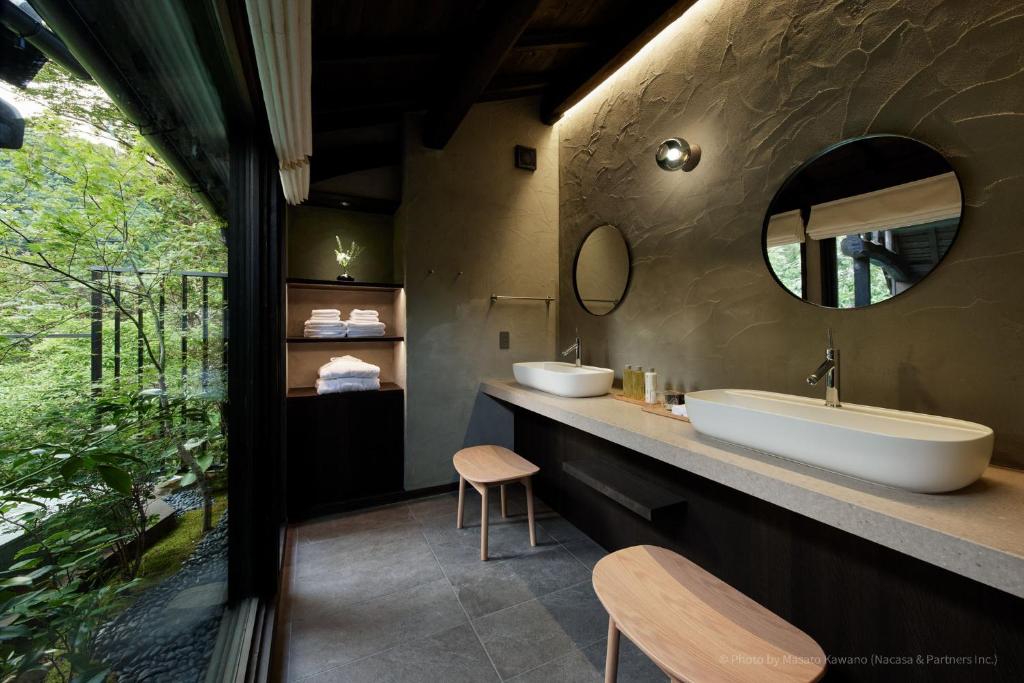 Loquat Nishiizu Ryokan Bathroom Vanity