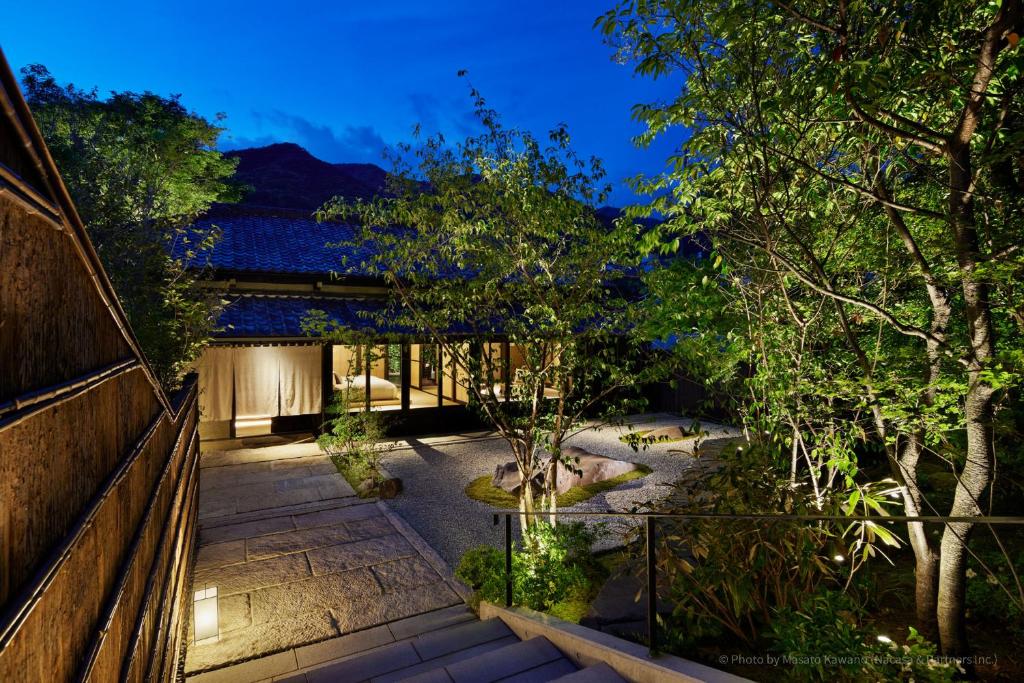 Loquat Nishiizu Ryokan Garden Exterior Night
