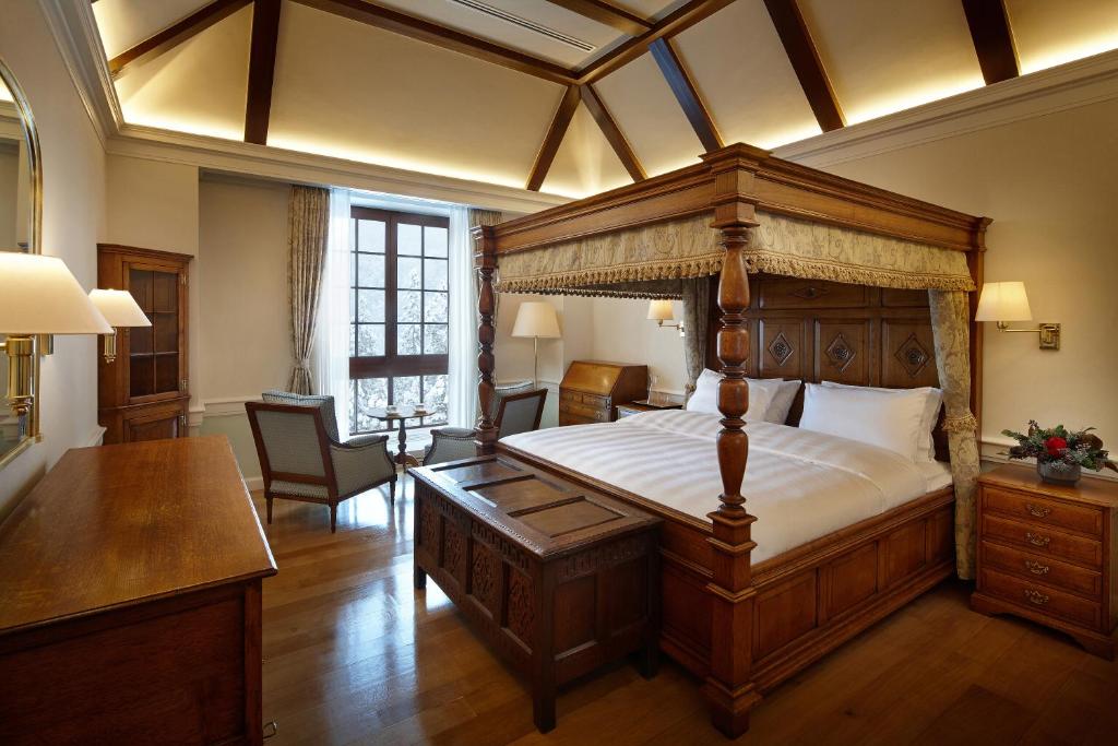 Lotte Arai Resort Canopy Bedroom