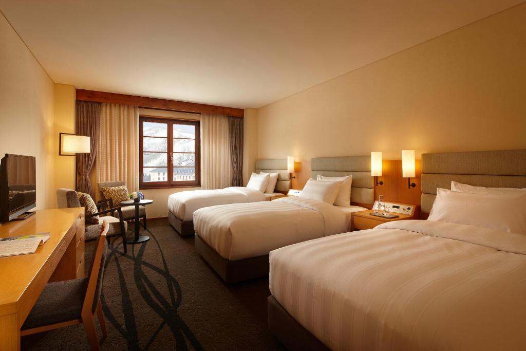 Lotte Arai Resort Triple Room