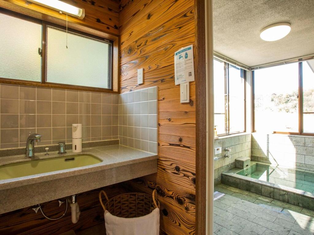 Maigre Fields Ryokan Bathroom