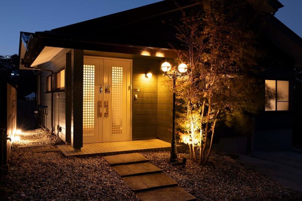 Maigre Fields Ryokan Exterior Night