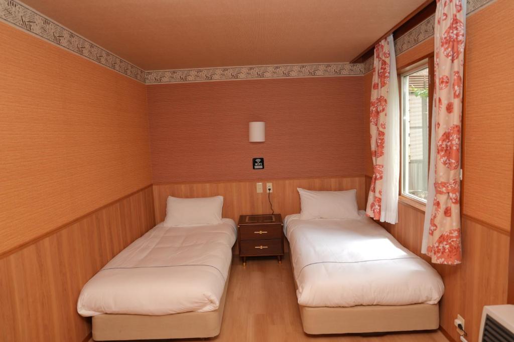 Manor House Twin Room