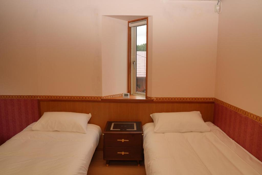 Manor House Twin Room