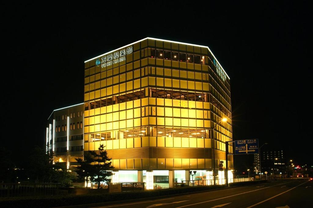 Manyo Club Minato Mirai Night Exterior