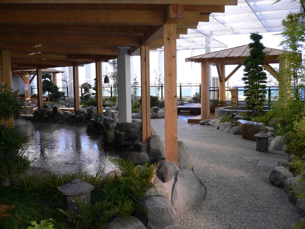 Manyo Club Minato Mirai Open Air Onsen