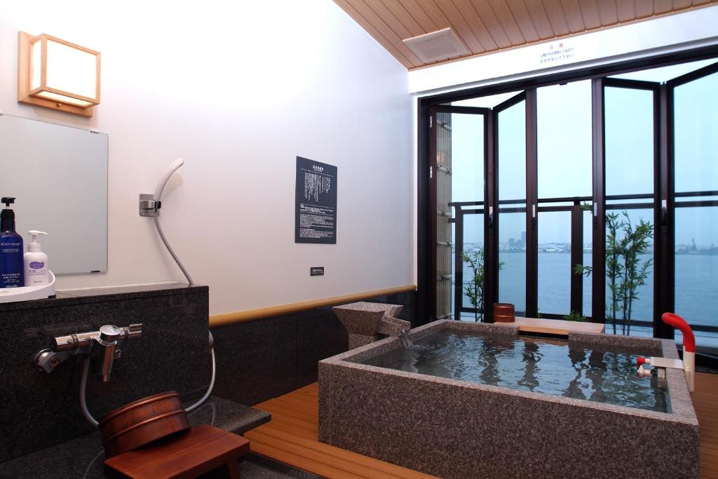 Manyo Club Minato Mirai Private Bath