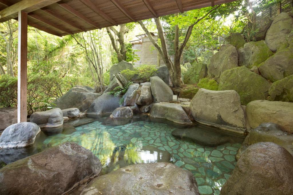 Manyo No Sato Hakuunso Open Air Onsen
