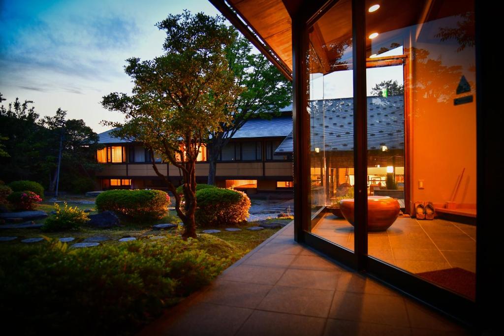 Manyo Ryokan Garden Entrance