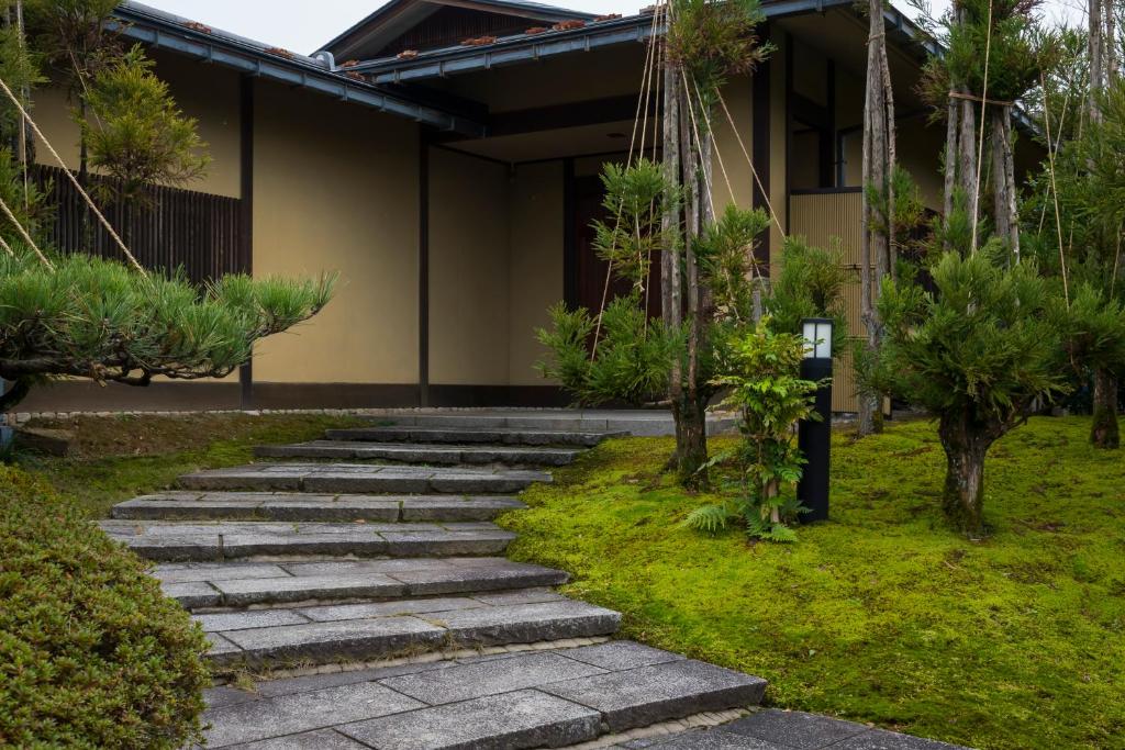 Manyo Ryokan Garden Entrance