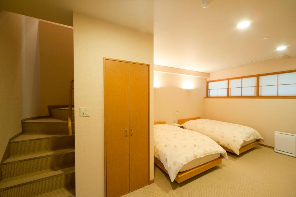 Manyo Ryokan Twin Room