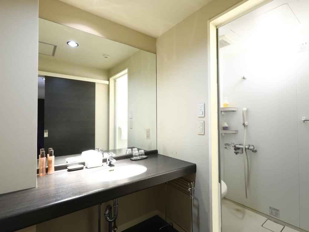 Manza Onsen Nisshinkan Bathroom Vanity