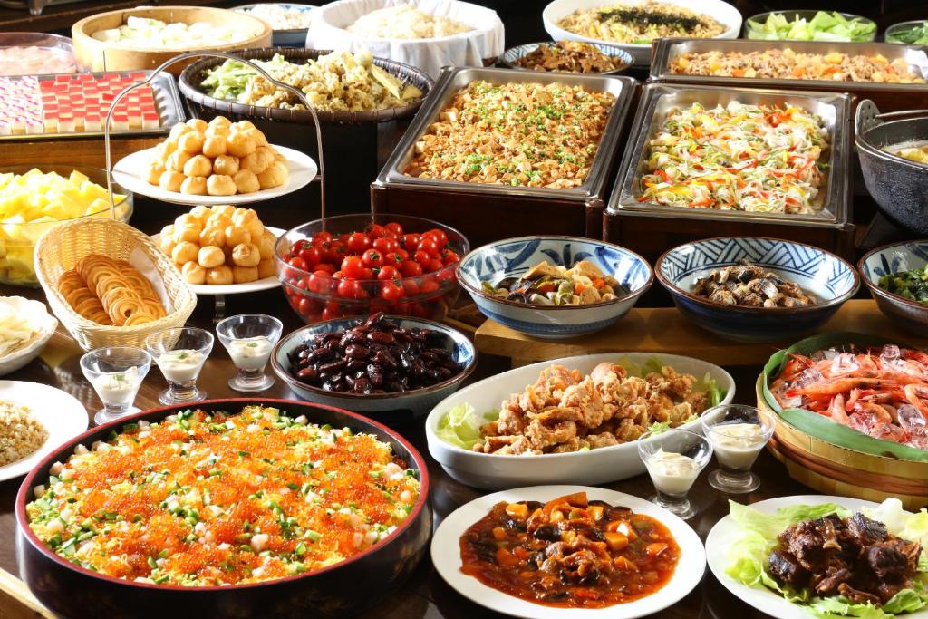 Manza Onsen Nisshinkan Buffet Spread
