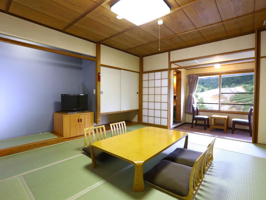 Manza Onsen Nisshinkan Tatami Room
