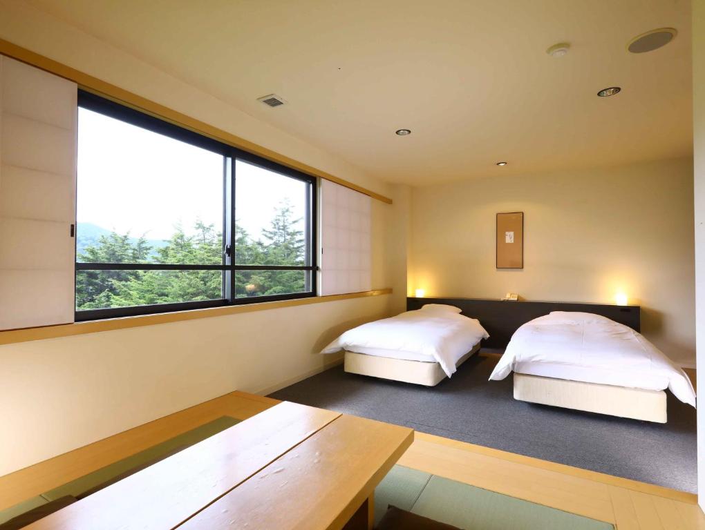Manza Onsen Nisshinkan Twin Room