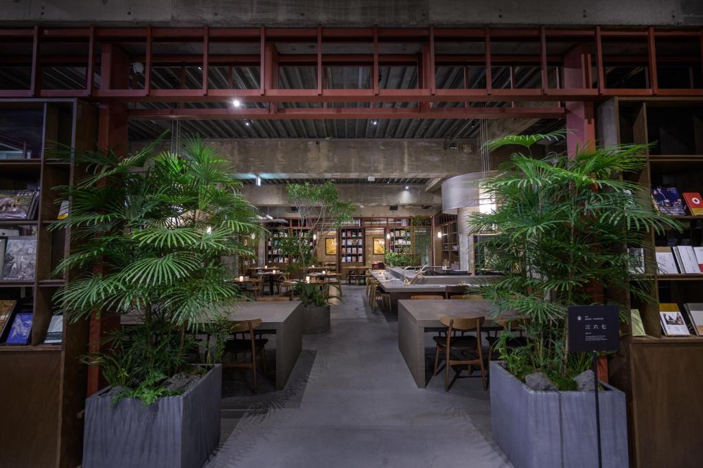Matsumoto Jujo Ryokan Lounge Library