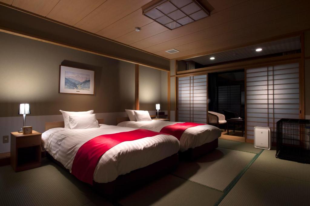 Matsusaka Doggie Paradise Hotel Smeall Tatami Twin Room