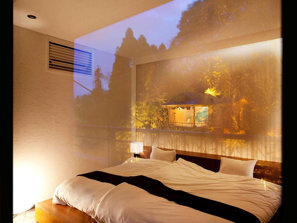 Matsushima Kaku Bedroom With Forest View