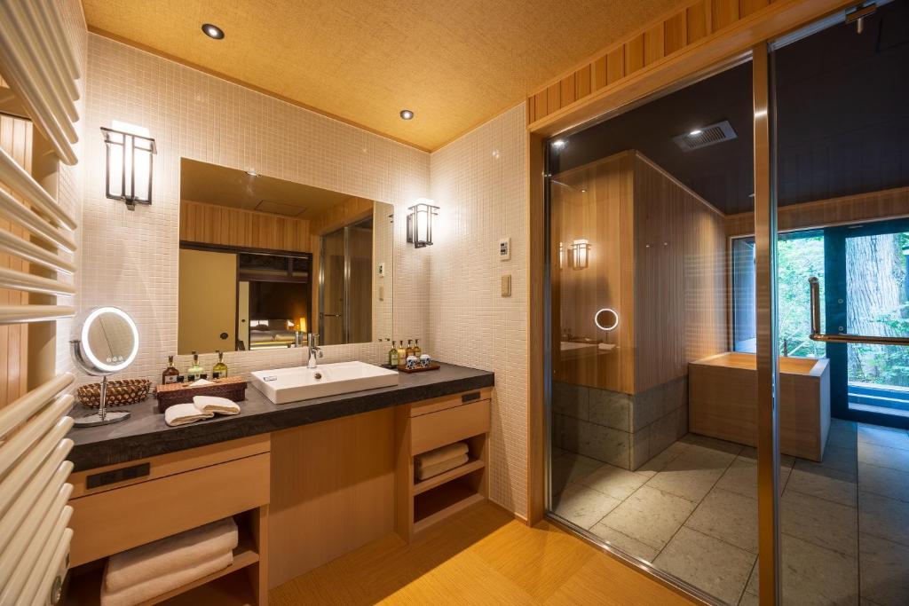 Matsuzakaya Honten Bathroom Vanity