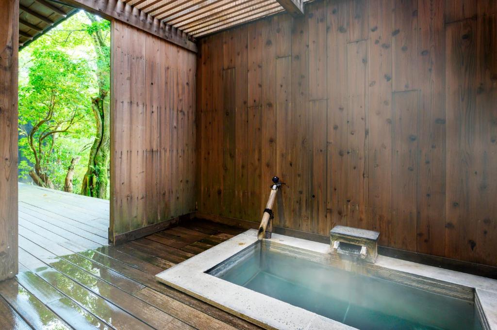 Matsuzakaya Honten Private Onsen Bath
