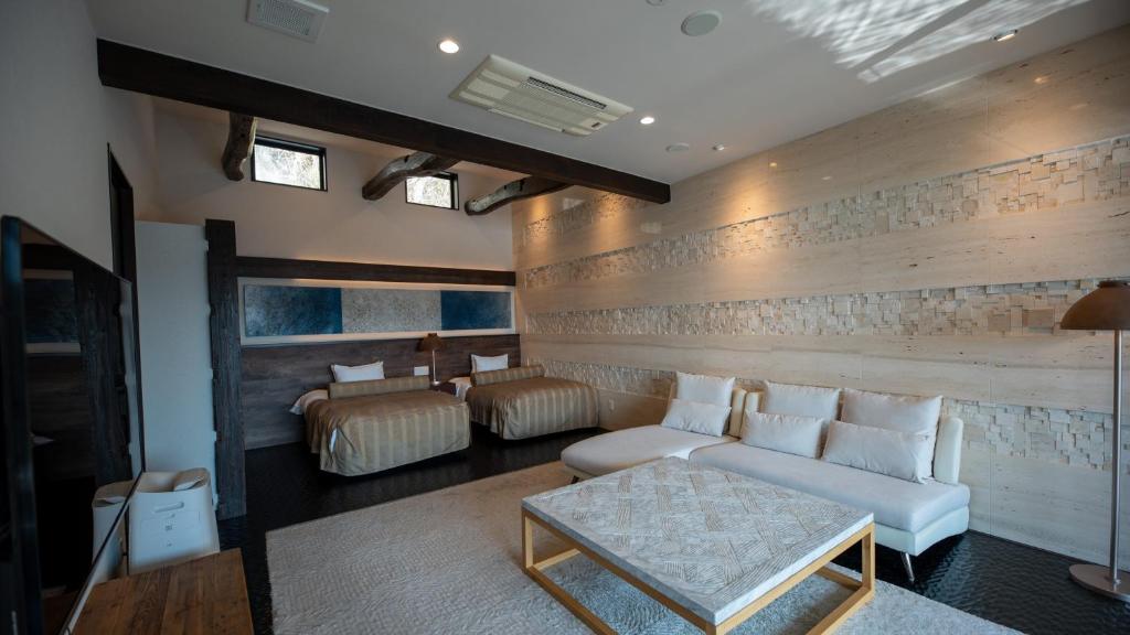 Mayu Futahari Modern Guest Room