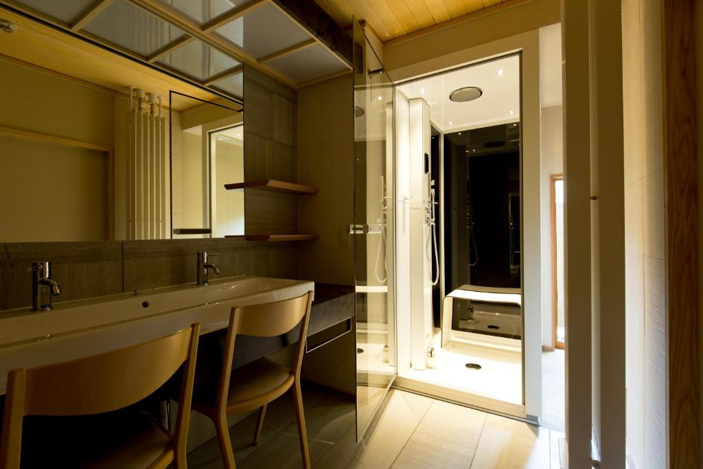 Meigetsuso Bathroom Vanity