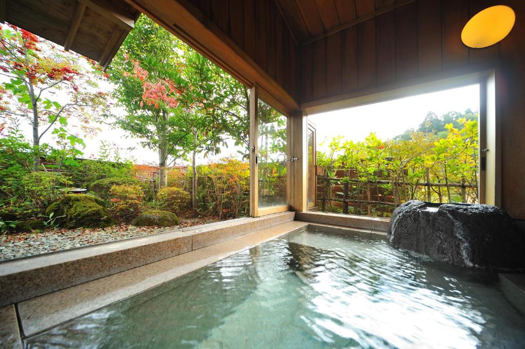 Meigetsuso Open Air Onsen