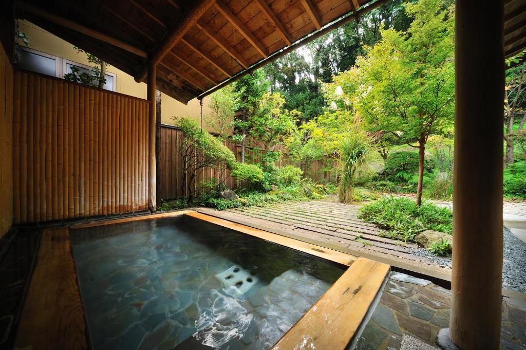 Meigetsuso Private Open Air Bath