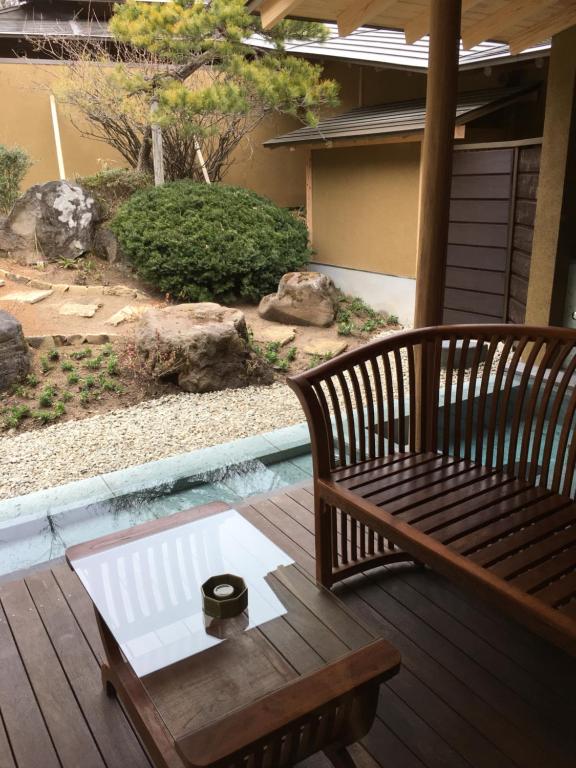 Meigetsuso Ryokan Garden Veranda