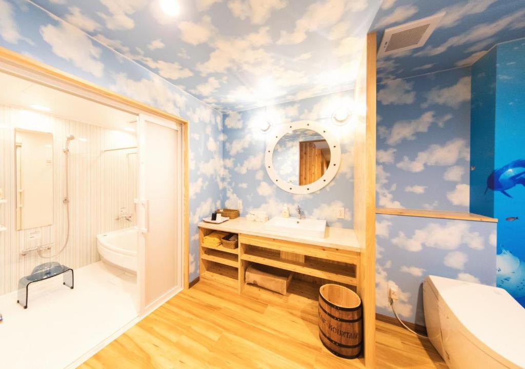 Meijikan Cloud Themed Bathroom
