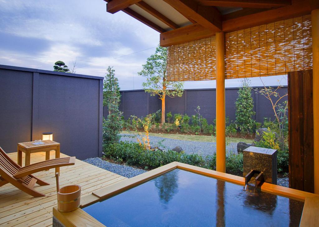 Migiwaya Open Air Onsen