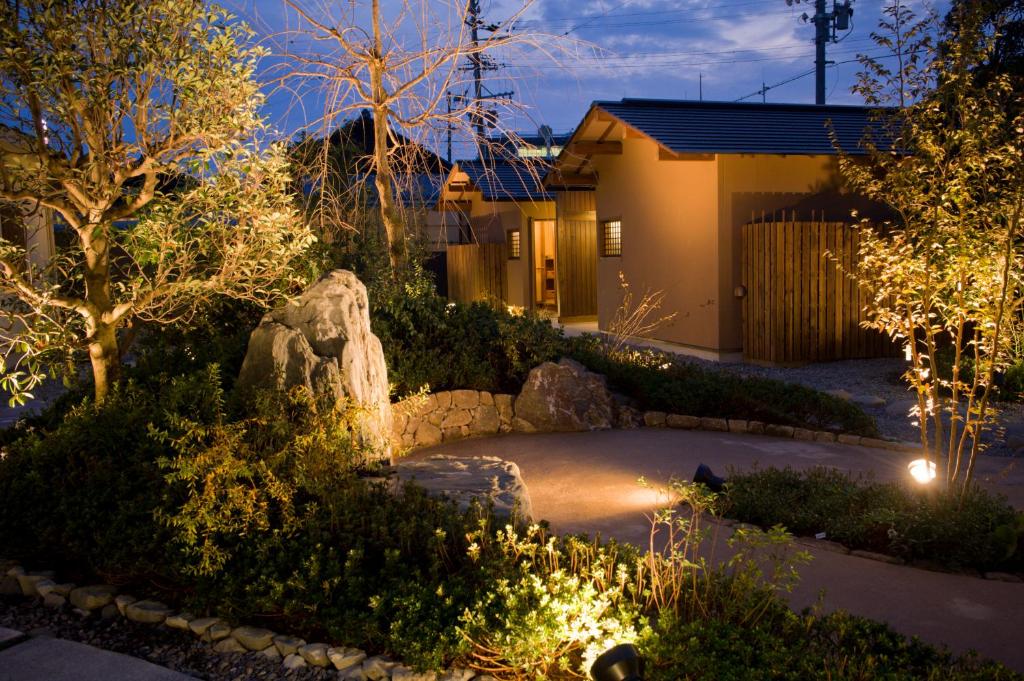 Migiwaya Ryokan Garden Exterior