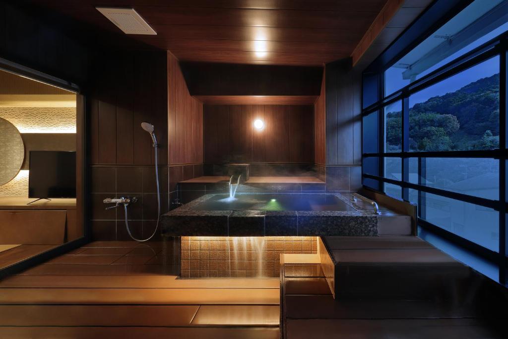 Mizu No Sato Marukyu Ryokan Private Onsen Bath