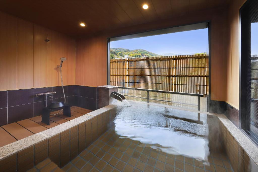 Mizu No Sato Marukyu Ryokan Private Onsen Bath