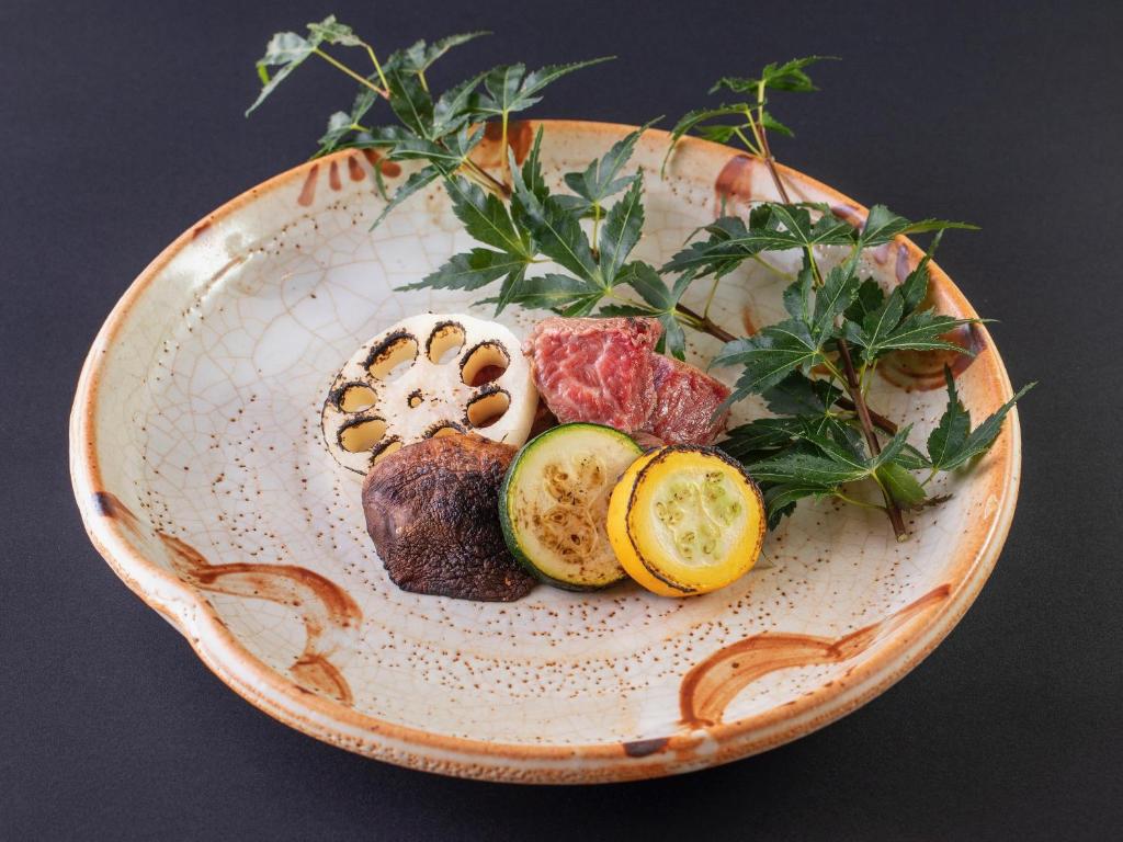 Mizumari Kaiseki Dish
